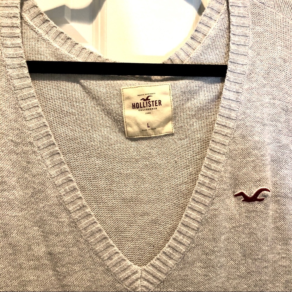 Hollister V neck sweater